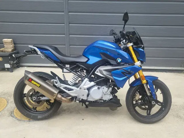 18년식 BMW G310R 블루 아크라포빅 판매