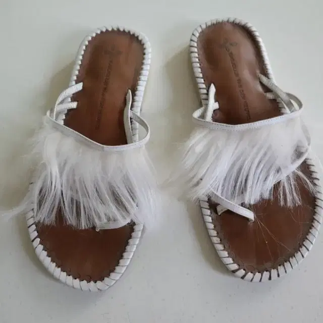 Marjolijn Van den Heuvel fur sandals