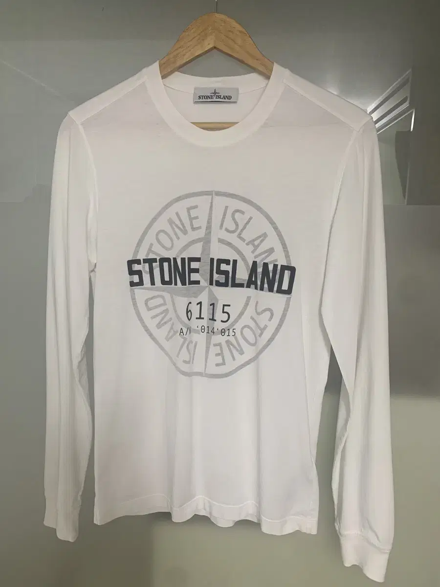 Genuine) Stone Island Long Sleeve T-Shirt