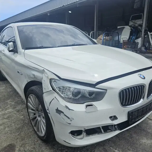 bmw gt 다이나믹  12년식 차량부품판매합니다