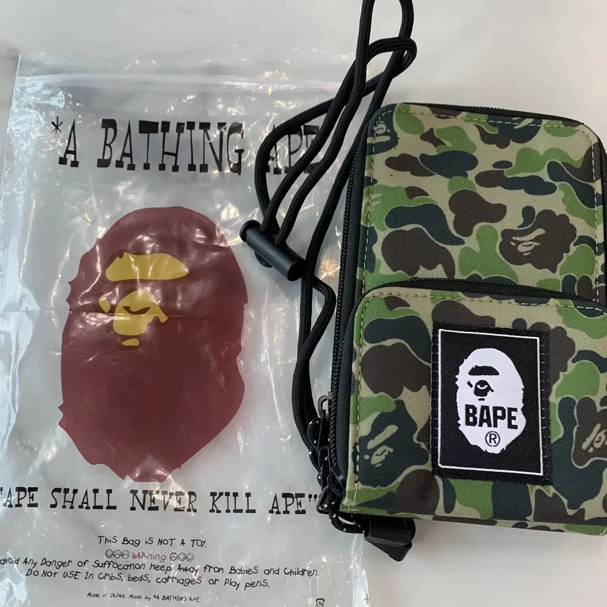 새상품 베이프 bape  카모 새상품 미니 크로스백 키링