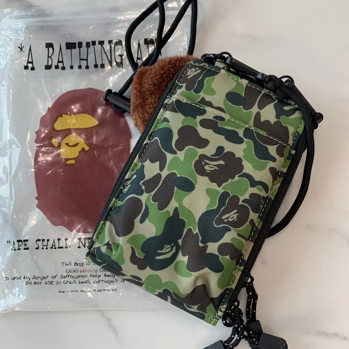 새상품 베이프 bape  카모 새상품 미니 크로스백 키링