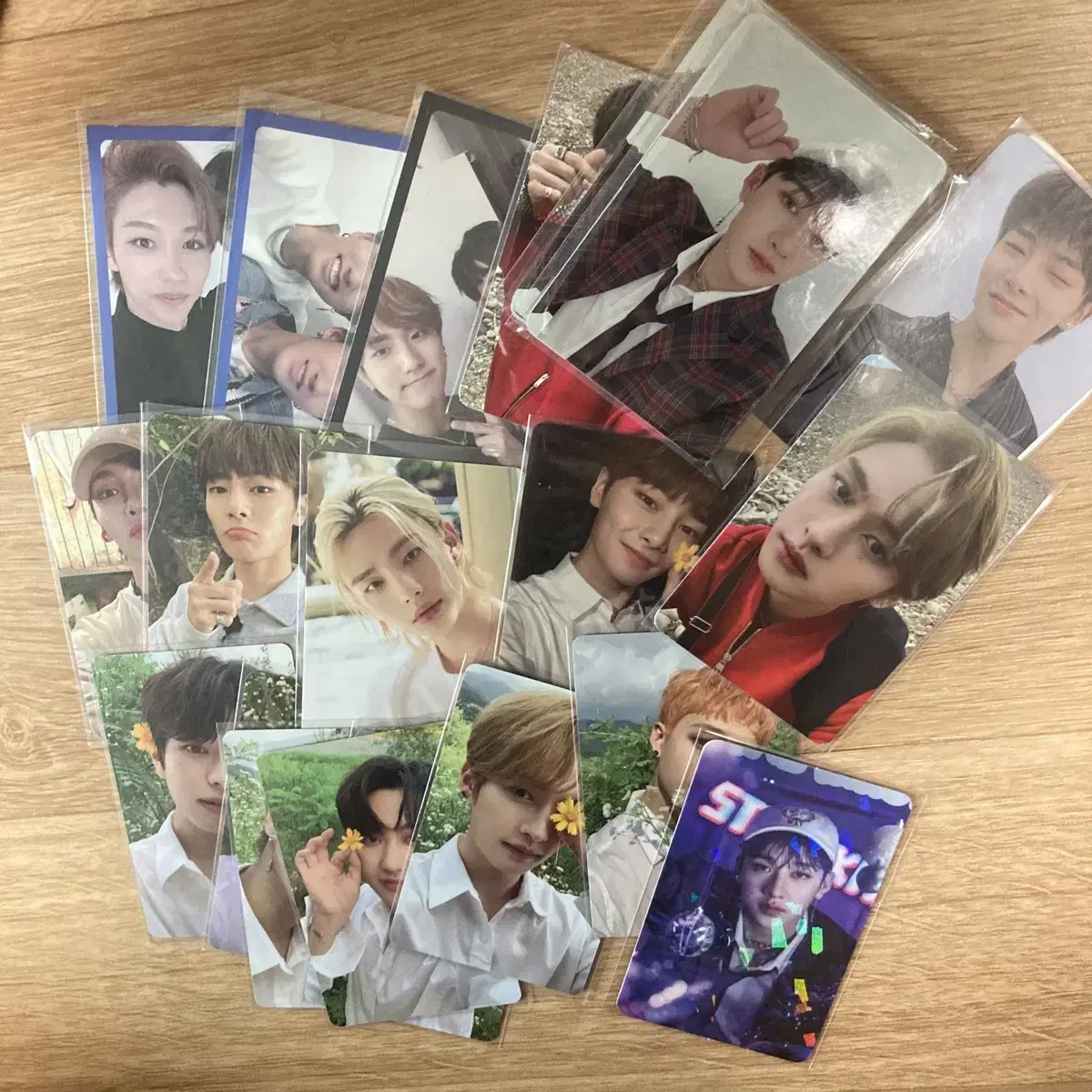 Straykids photocard Sharing