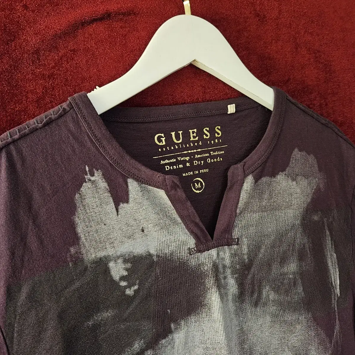 GUESS Authentic Vintage 컬렉션 브이넥 티셔츠 M