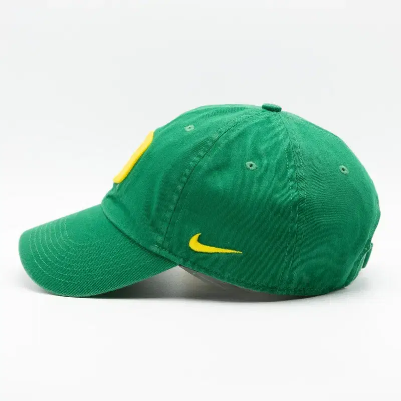 VINTAGE NIKE OREGON GREEN HAT