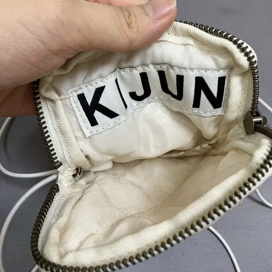 KIJUN 기준 미니백 화이트