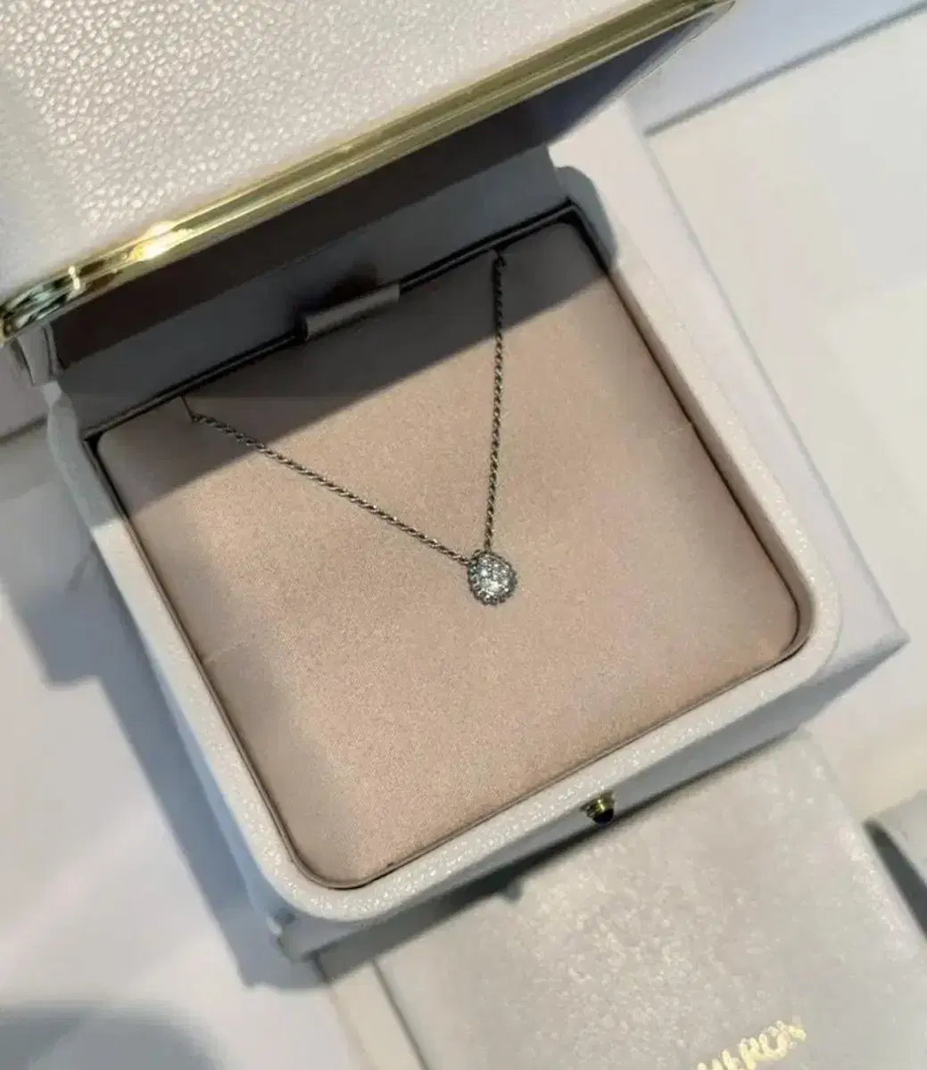 Boucheron Céphène XS White Gold Necklace