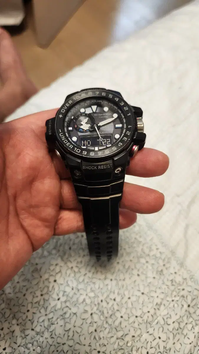 G-SHOCK GWN-1000