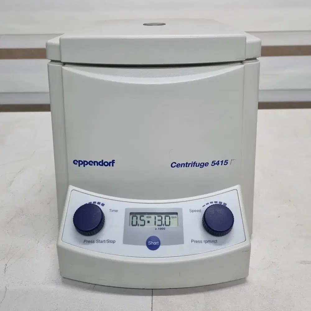 eppendorf Centrifuge 5415D 원심분리기.