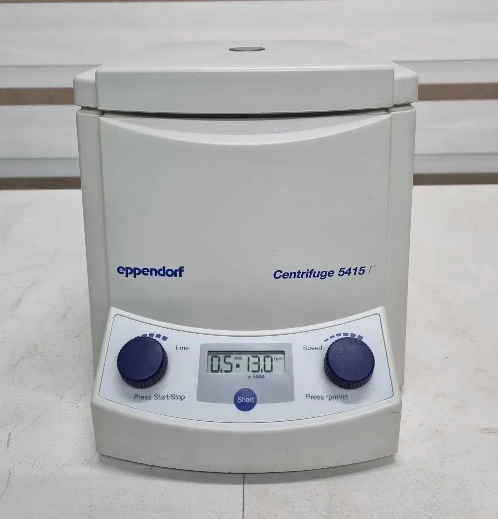 eppendorf Centrifuge 5415D 원심분리기.