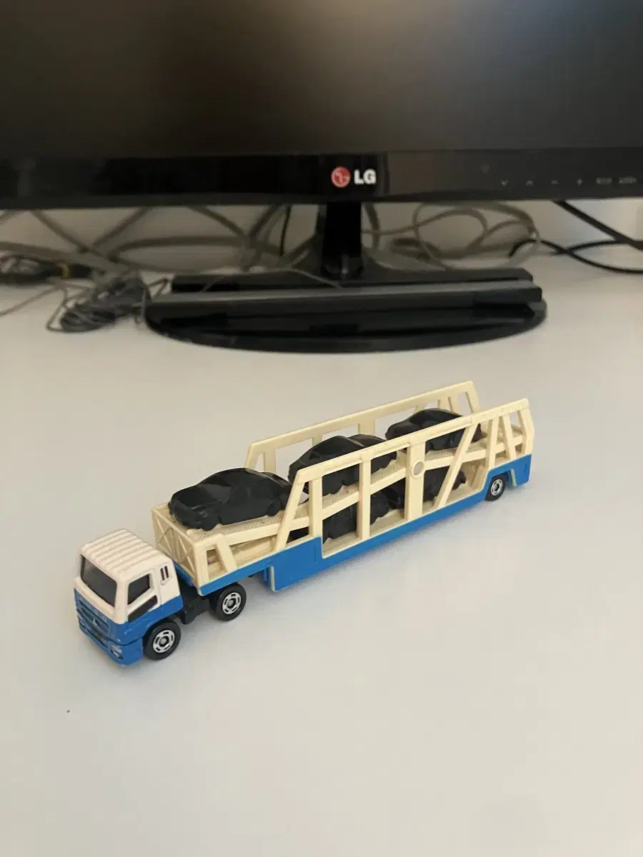 (Discontinued Tomica) Long Tomica NO.131 Mitsubishi Fuso Super Great Transpo