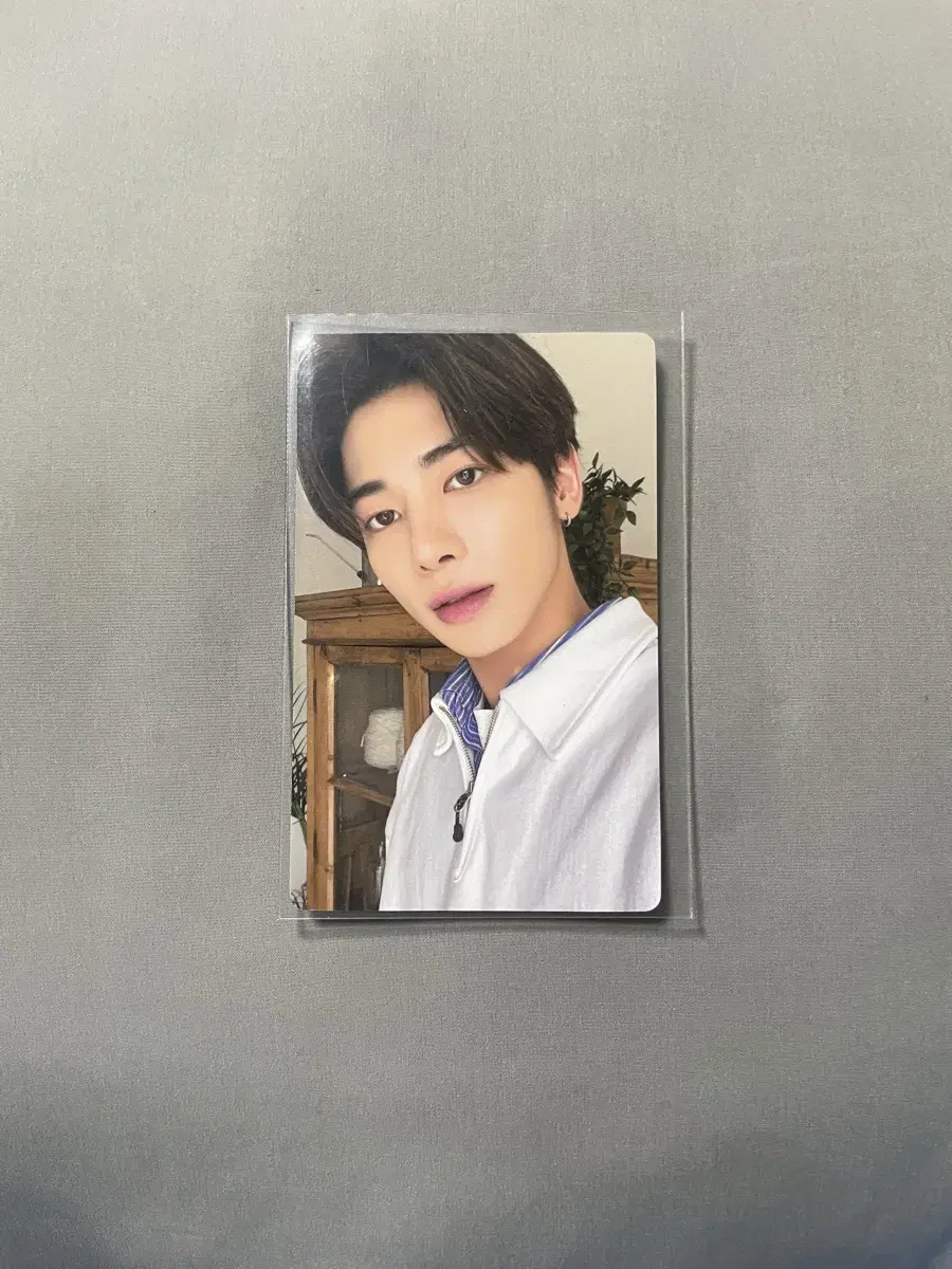 Tomorrow x together 2023 season's greetings Home version taehyun Photo kard