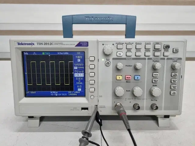 Tektronix TDS2012C 100MHz 2GS/s 오실로스코프.