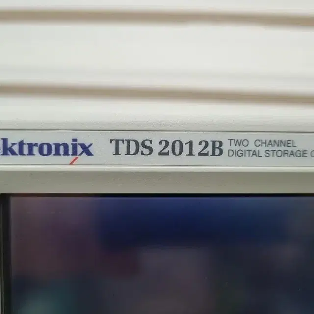 Tektronix TDS2012B 100MHz 1GS/s 오실로스코프.