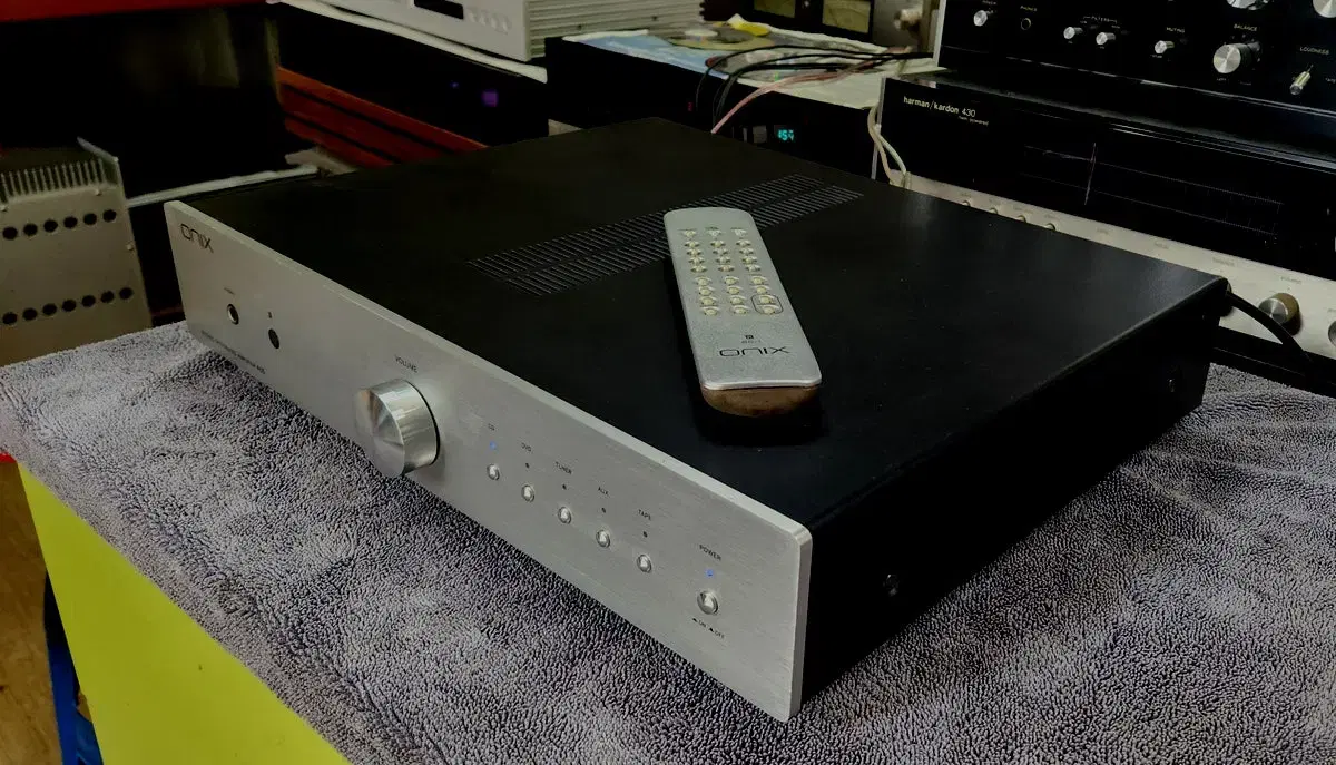 UK ONIX A5 ONIX amplifier with remote control