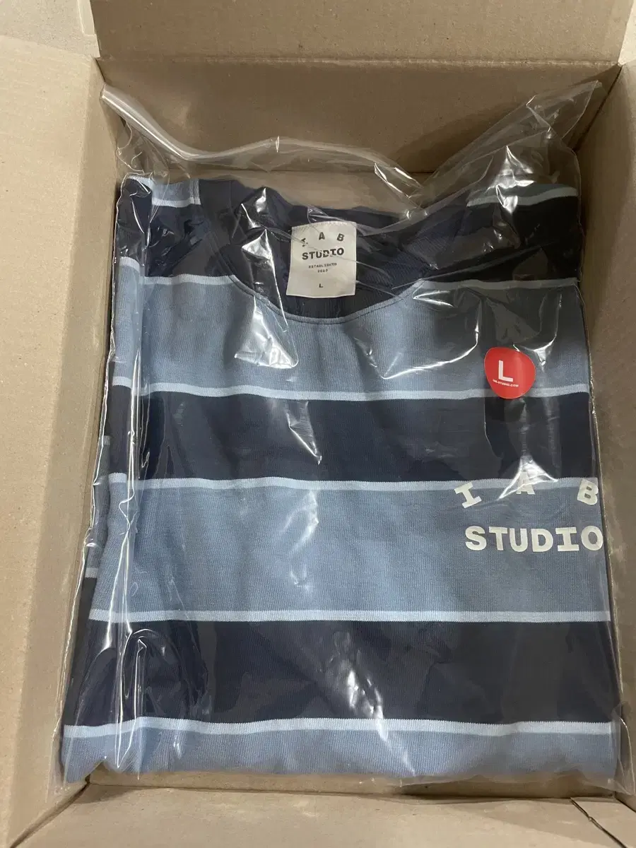 [L] iApp Studio Striped T-Shirt New for Sale