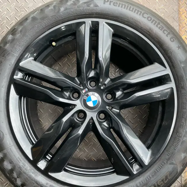 18인치 pcd112 bmw x1 570m 유광블랙 순정휠타이어