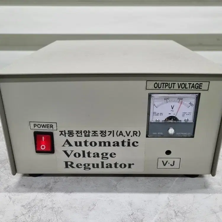 AVR 자동전압조정기 / 1KVA 단권 (220v-220v).