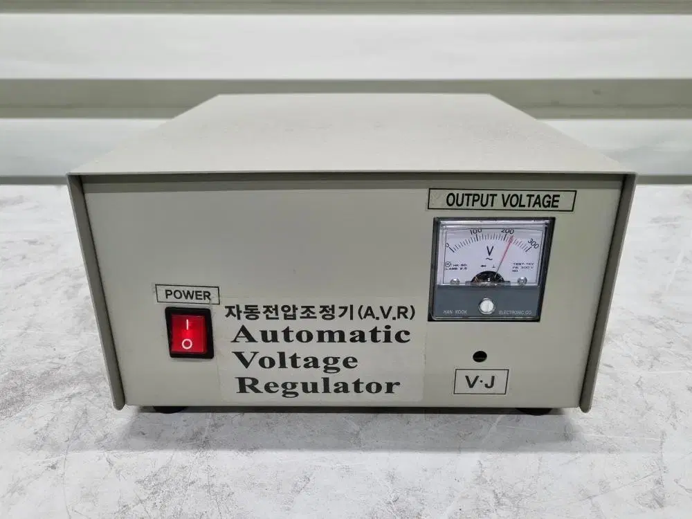 AVR 자동전압조정기 / 1KVA 단권 (220v-220v).