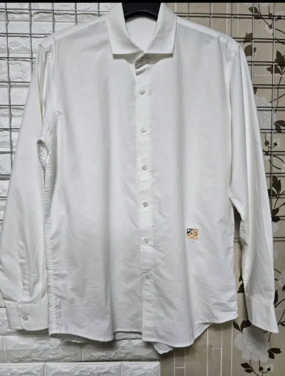 (XL.105) [LOEWE] Men's White Long-Sleeved Shirt