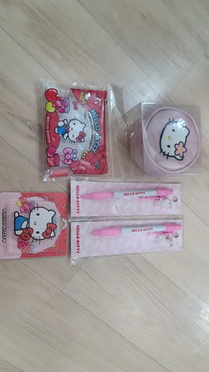 (New, unsealed) Hello Kitty 50th Anniversary pop up limited edition pow wallet ballpoint pen grip top