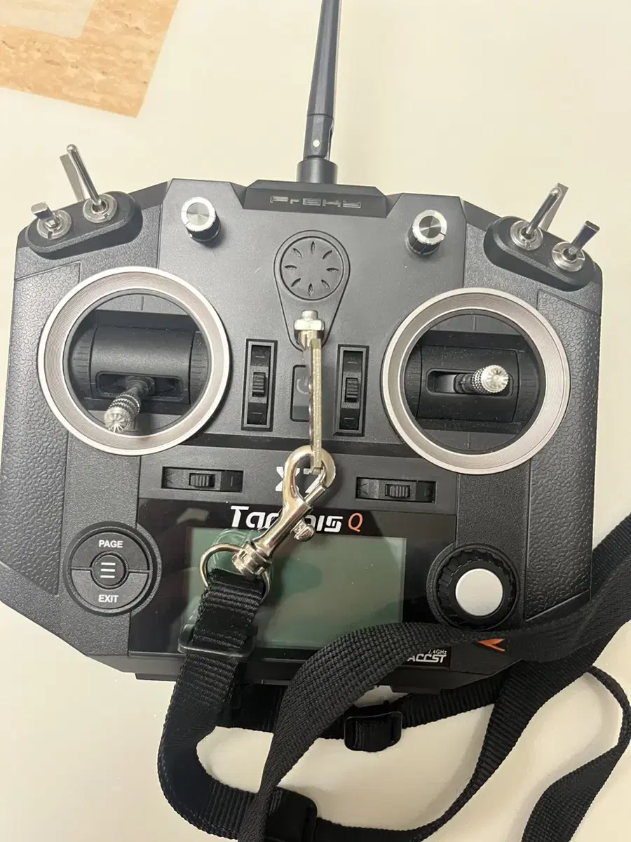 Taranis Q X7 조종기