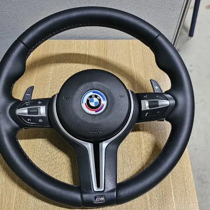 Bmw F30 3시리즈 탈착한 M3 스타일 핸들 팝니다