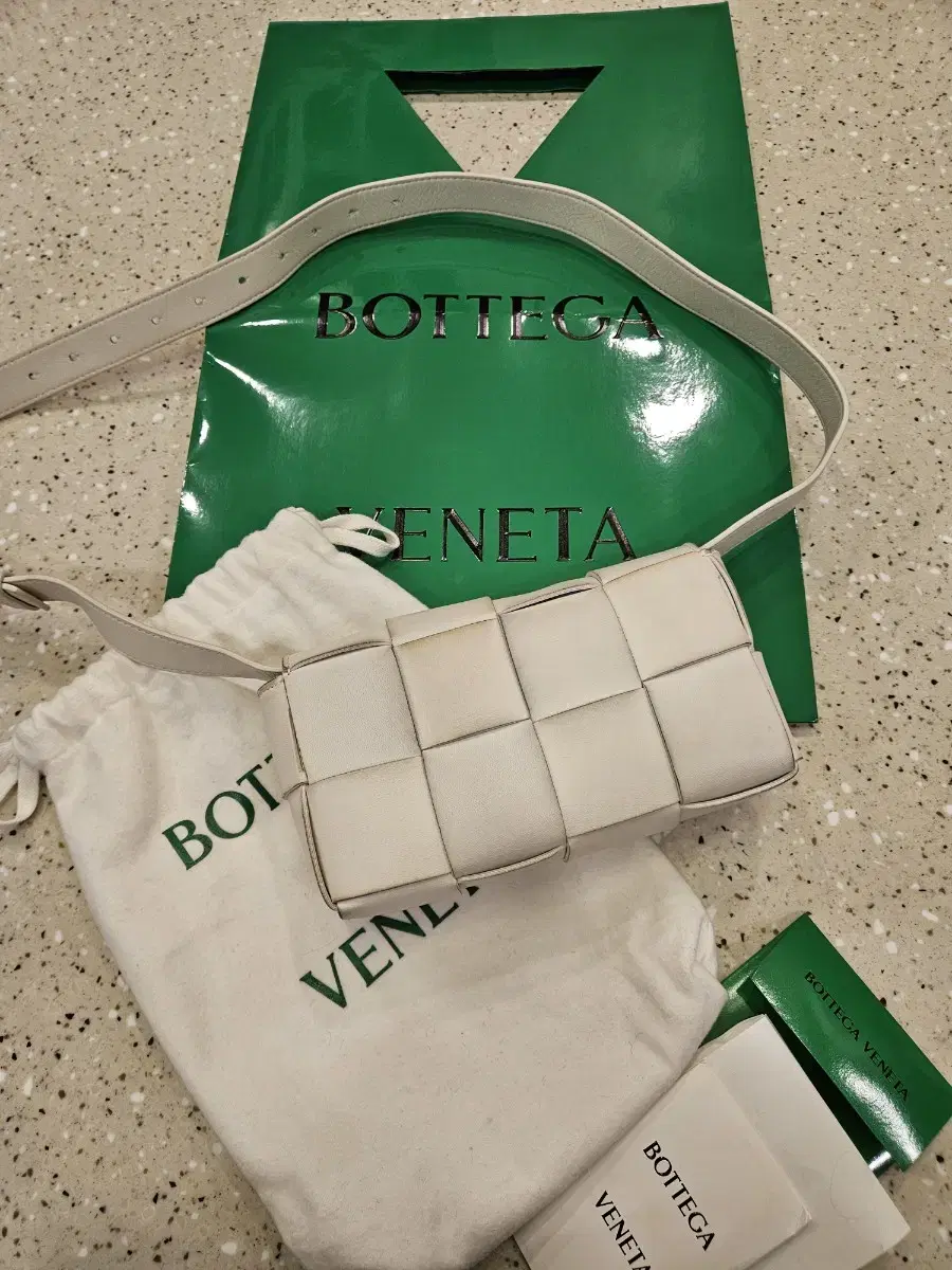 [ OS ] Bottega Veneta Belt Bag White