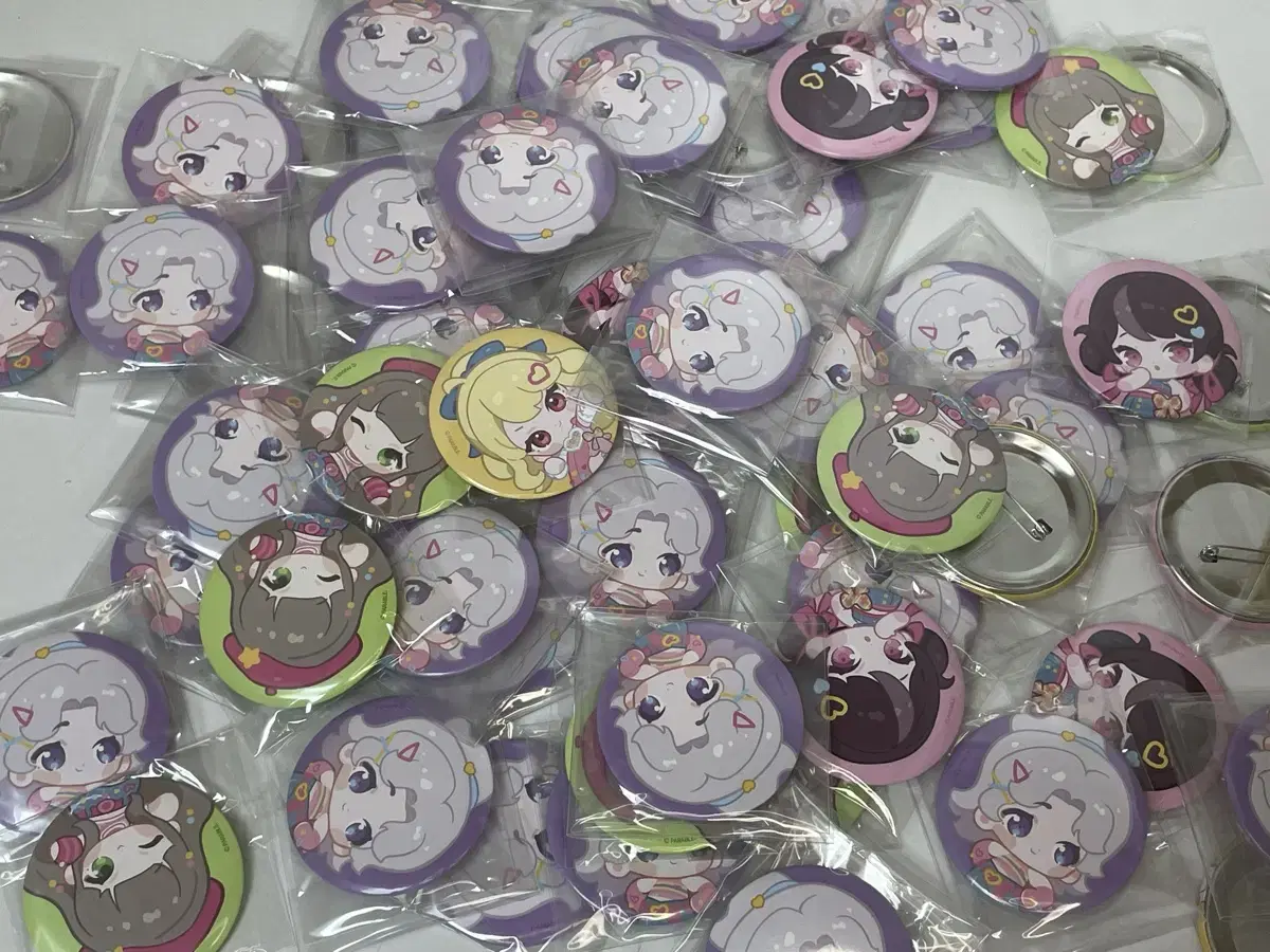 Yi Se-dol ISEGYE IDOL popup store (Yi Se-pop) sells can badges