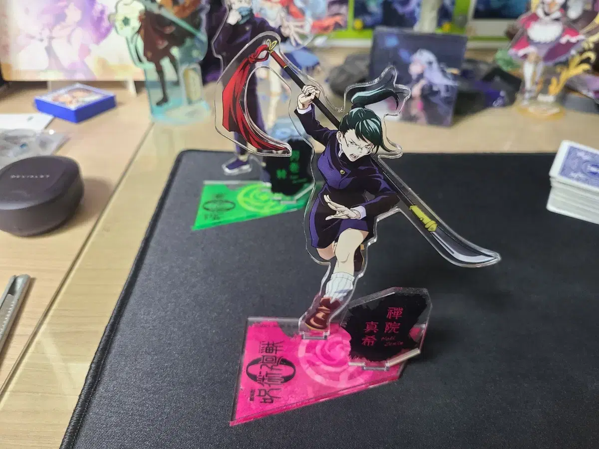 Zuu spell rotation 0 vs. Xen maki acrylic stand