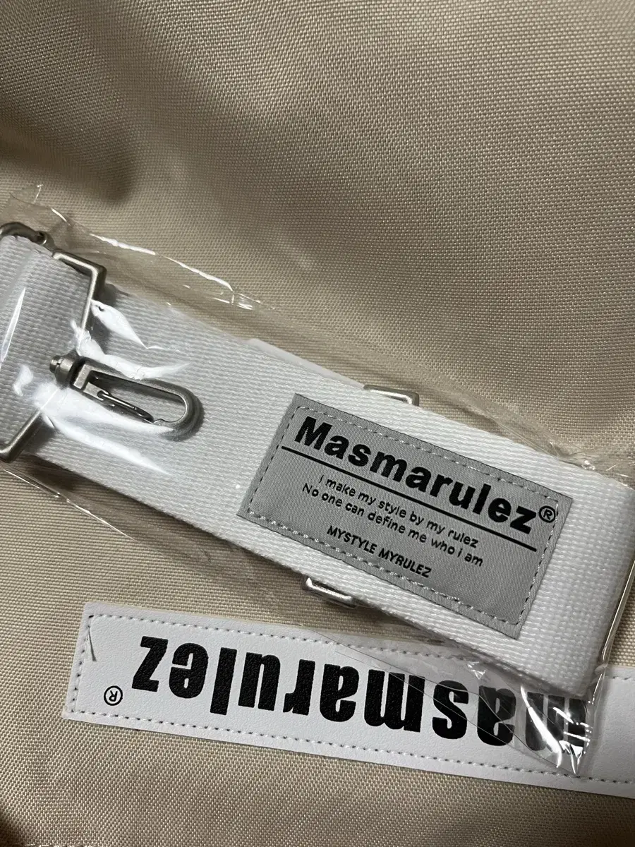 Masmarulz White Strap