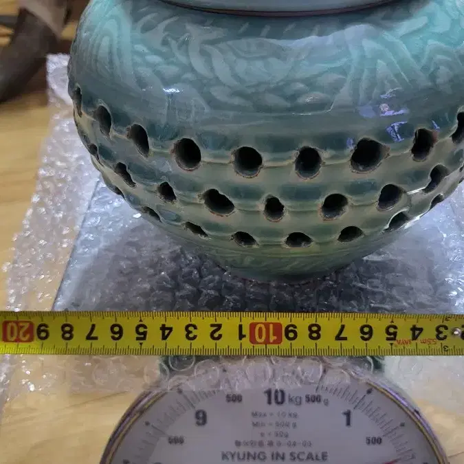 투각청자 달항아리 1.8kg/십장생