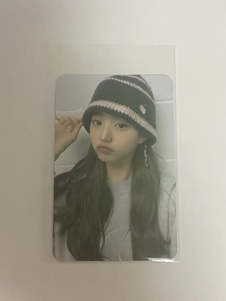 Jang Wonyoung Kirsi Photo Kard Beanie