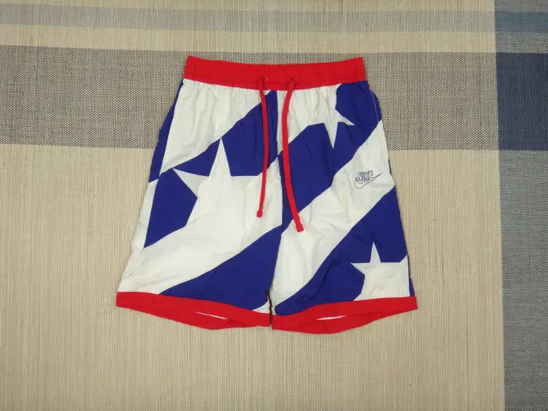 (36-37) Nike Dry Fit Throwback USA Star Shorts