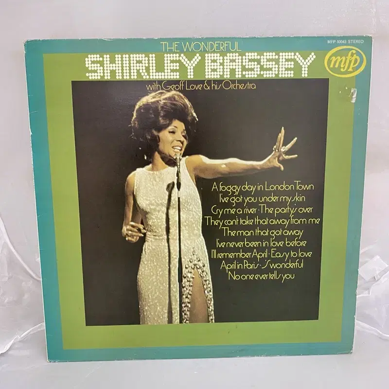 SHIRLEY BASSEY LP / AA3170