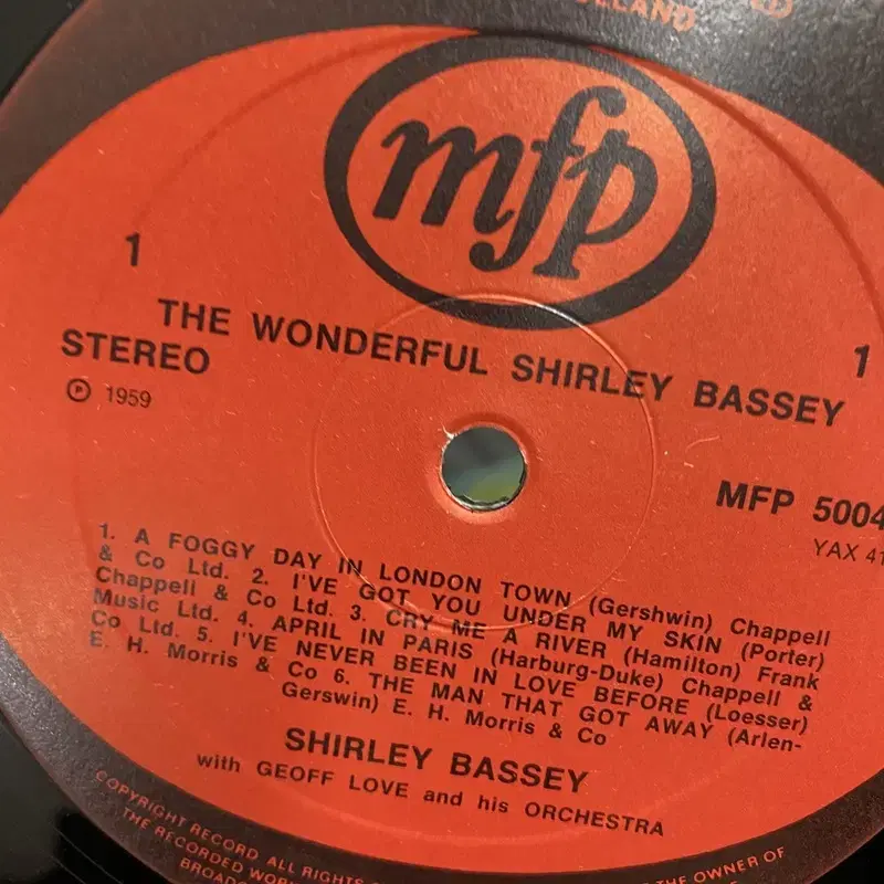 SHIRLEY BASSEY LP / AA3170