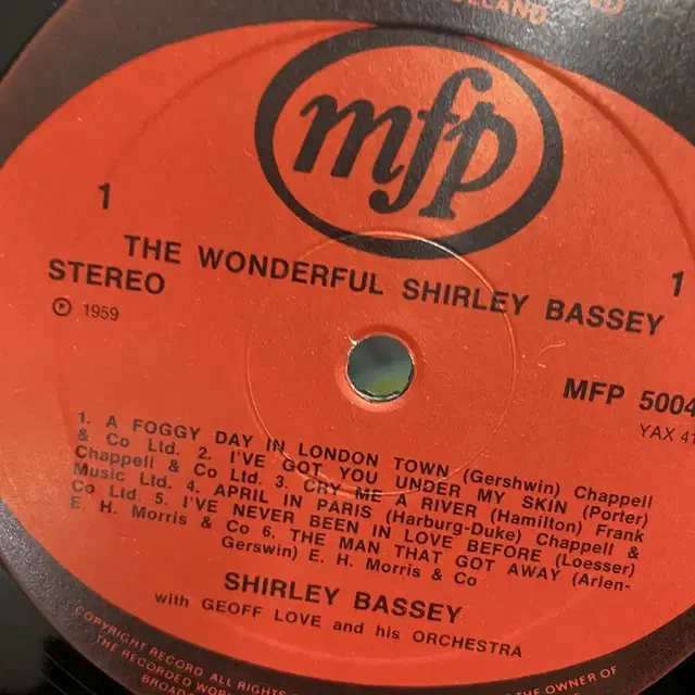 SHIRLEY BASSEY LP / AA3170