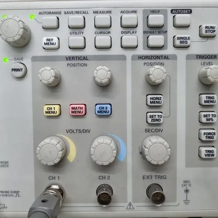 Tektronix TDS2012B 100MHz 1GS/s 오실로스코프.