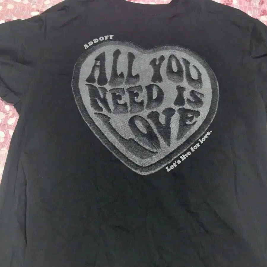 애드오프 NEED LOVE T- SHIRT