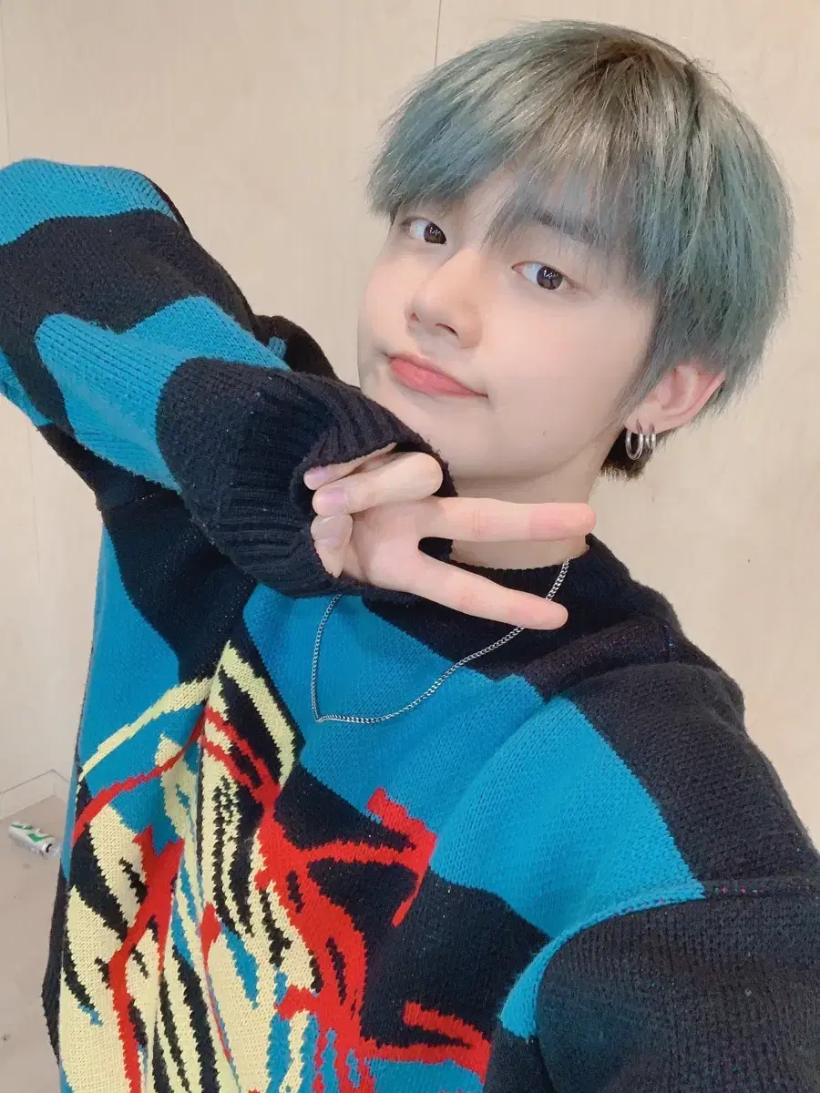 Wearing Uzo Smile Dangara Knit txt yeonjun 