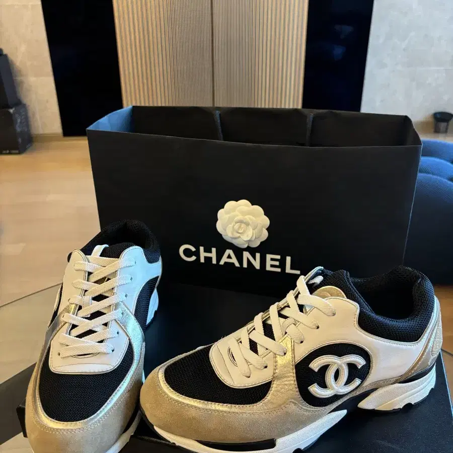 CHANEL 샤넬 23C 샤식스 스니커즈