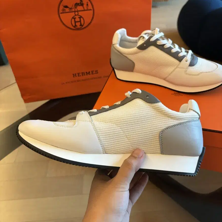 HERMES 에르메스 이스케이프 스니커즈