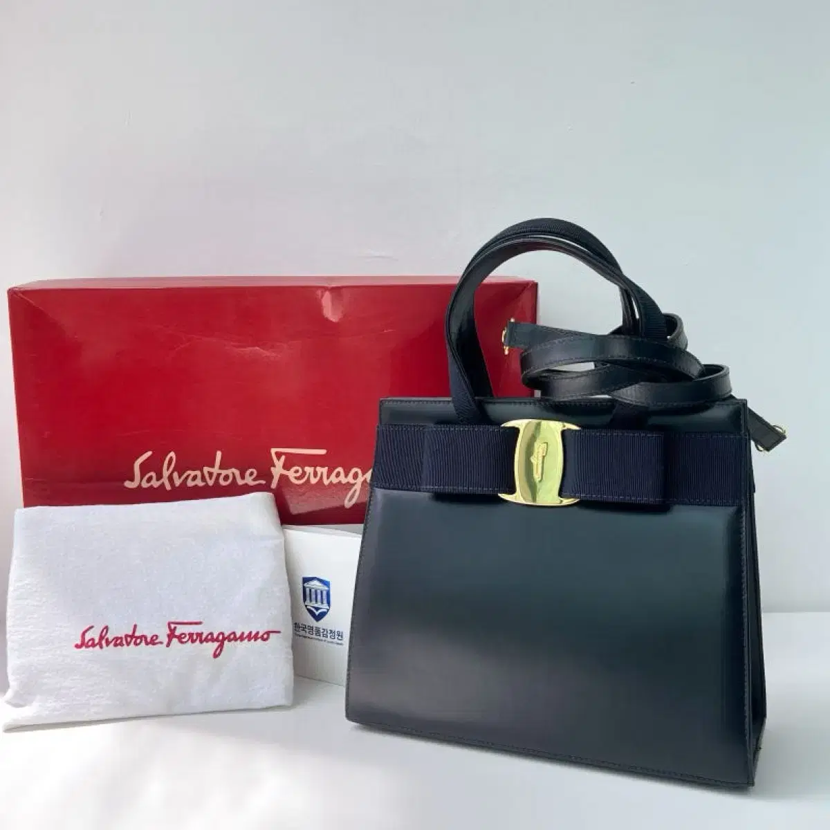 ferragamo / 페라가모 네이비 바라 토트백