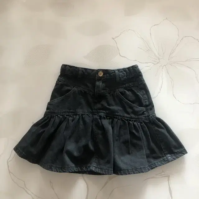 ZARA 키즈 블랙청치마(사이즈 7 / 122cm) 판매합니다.