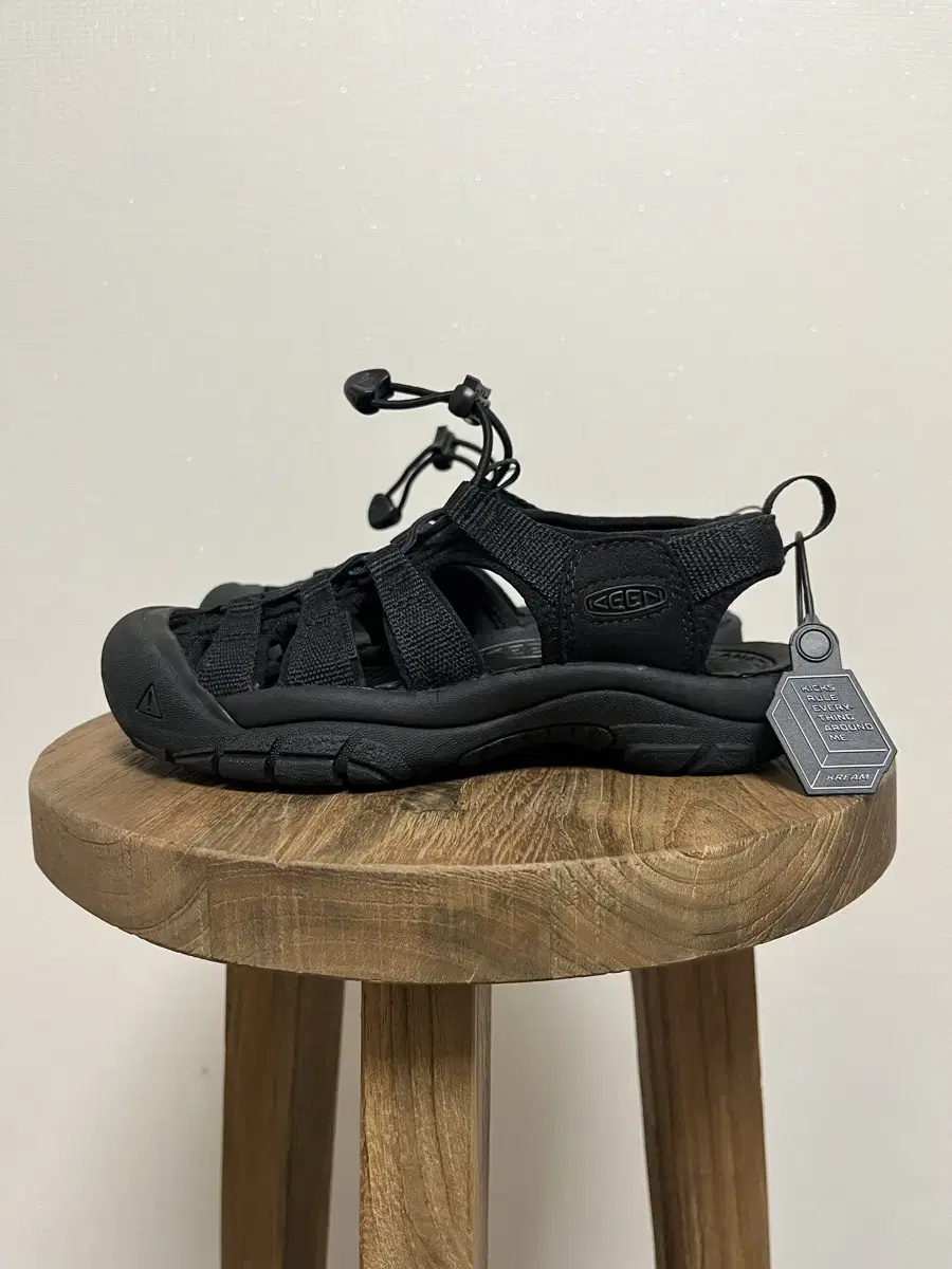 Keen Newport H2 triple Black (220)