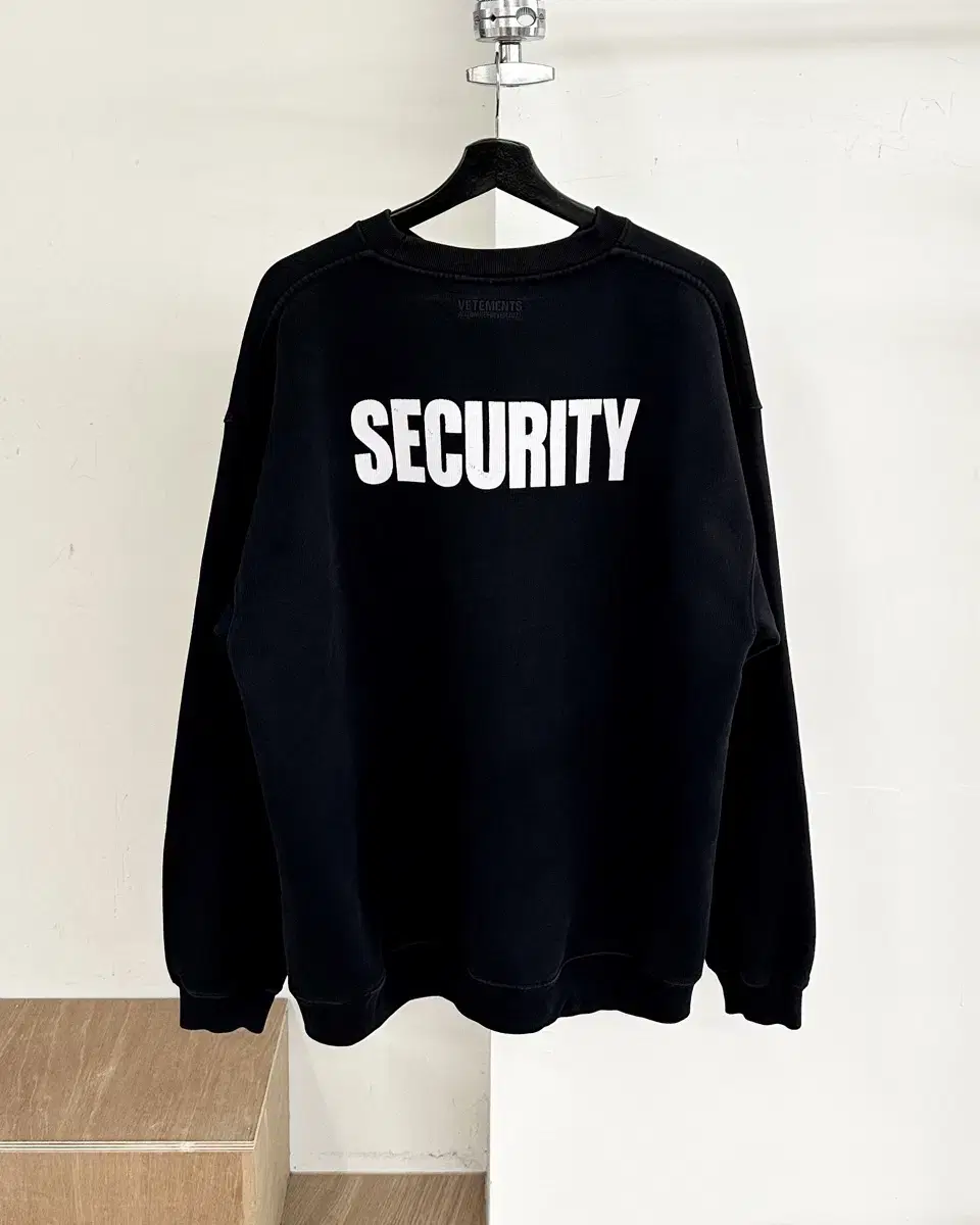 Vetements Black 20FW Security Print Sweatshirt