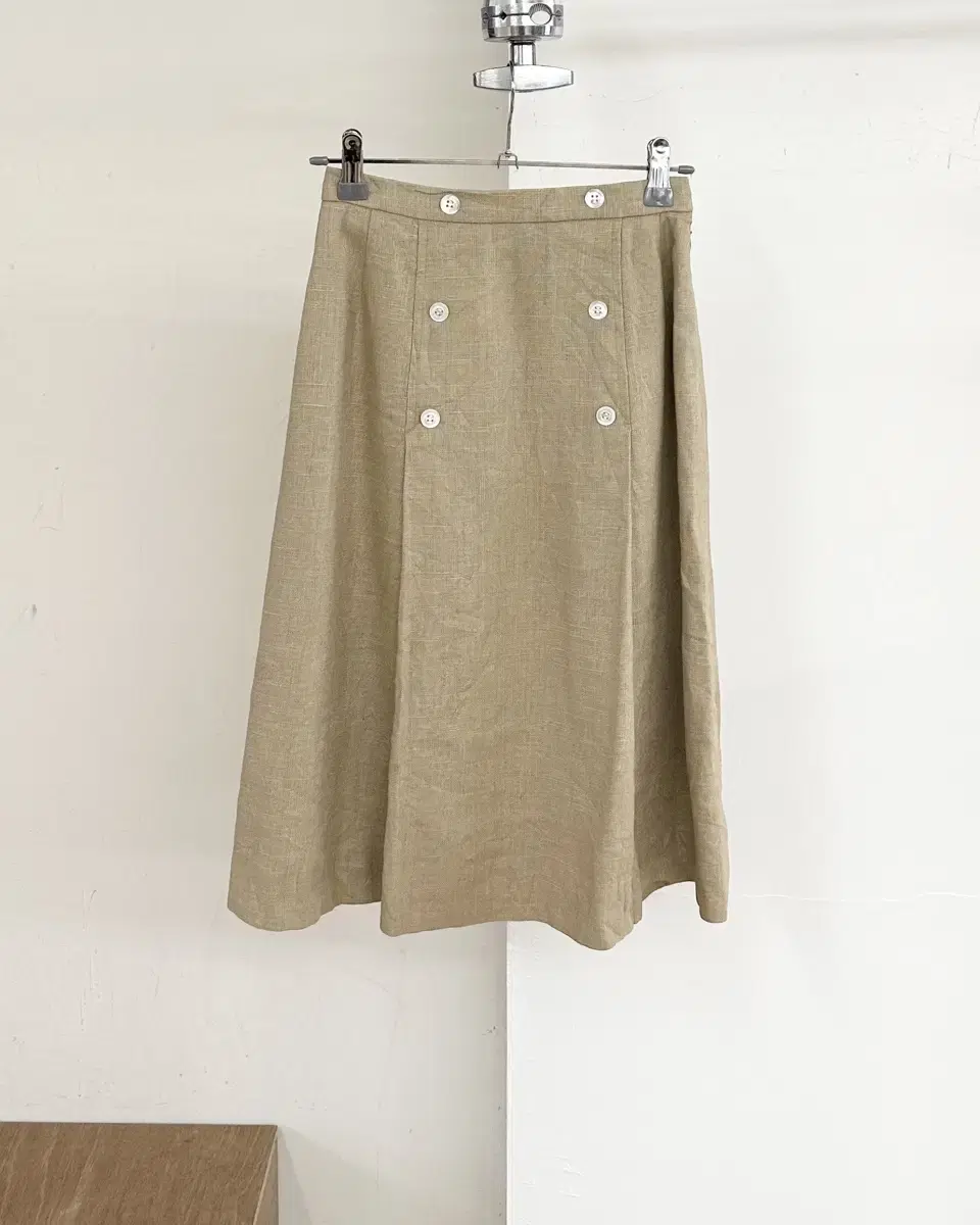 Burberry Beige Multibutton Linen Pin-Tucked Midis Skirt