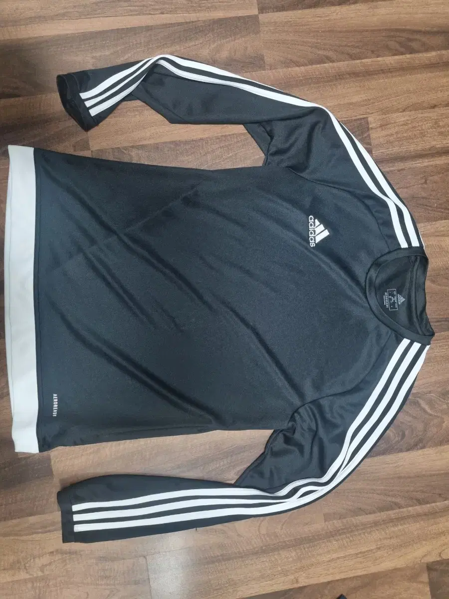 Sell long-sleeved sweatshirts (Adidas, Mizuno)