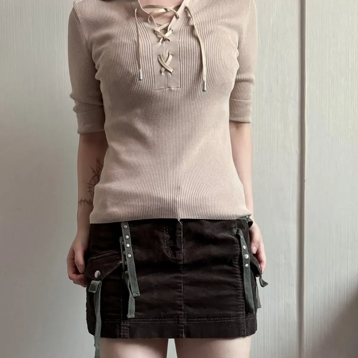 Lace up point collar golgi top