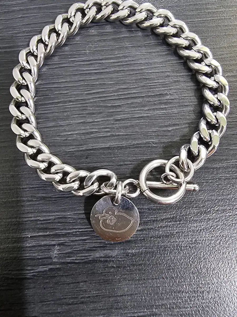 [Jewelry] - Bracelet with duck-shaped engraving